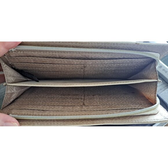 Relic Women's M Cream Clutch Wallet - Picture 4 of 10